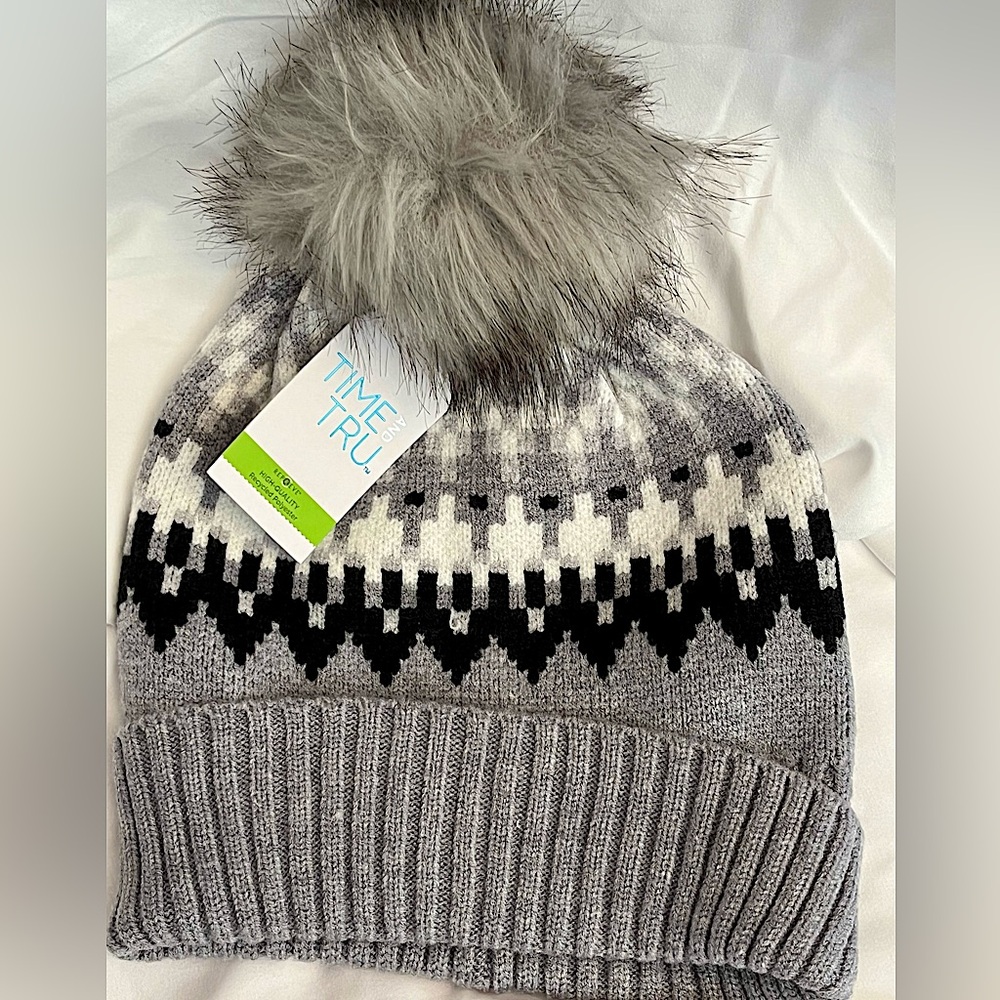 Fair Isle Women’s Knit Insulated Hat Gary White With Pom Pom ONE SIZE NEW